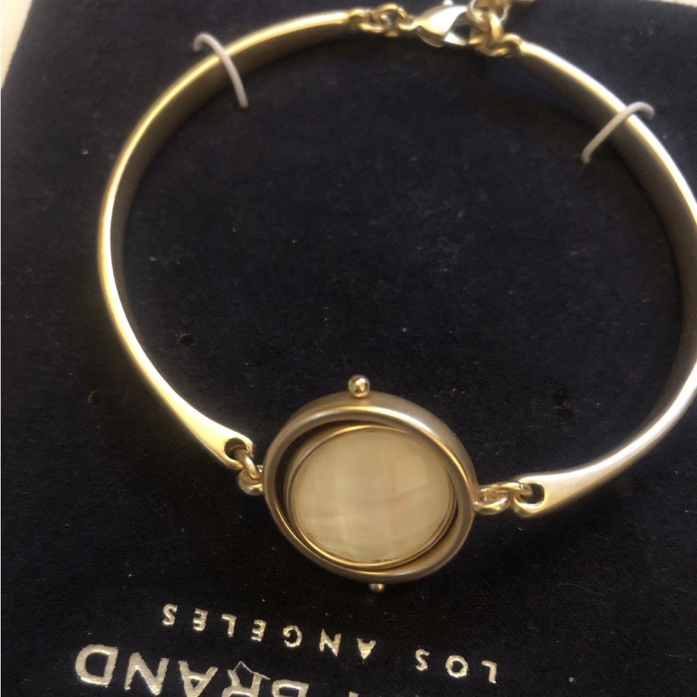 Lucky Brand Gold Tone Bangle With Reversible Natural Stone Accent NWT & Box - Picture 7 of 12